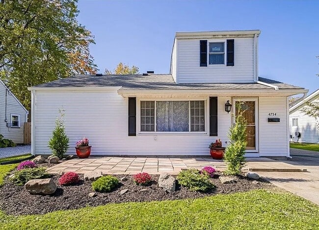 Building Photo - Charming Cape Cod - Move In Ready