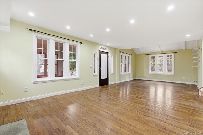 Photo - 62 Van Wyck St