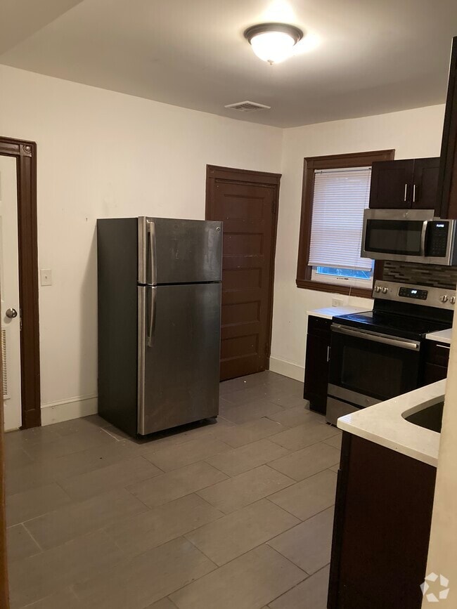 Building Photo - 98 Topliff St Unit 1 Rental
