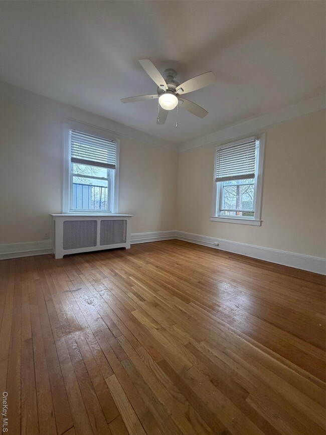 Photo - 837 White Plains Rd Unit 1R