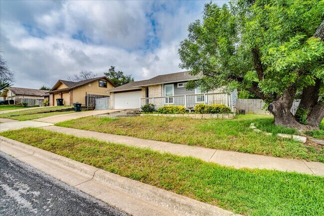 Photo - 3 Bed 2 Bath with 4 Car Garage and Boat/RV...