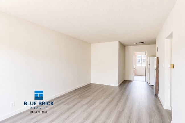 Building Photo - 1055 N El Centro Ave Unit 8