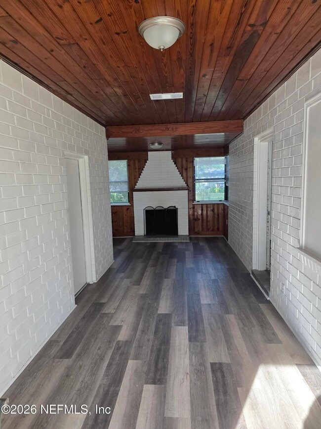 7816 Catawba Dr