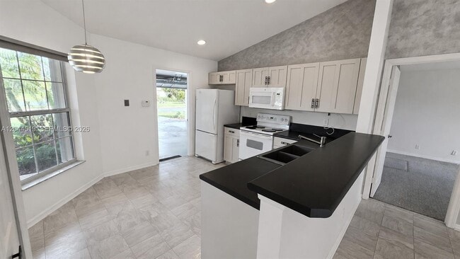 547 High Hawk Cir