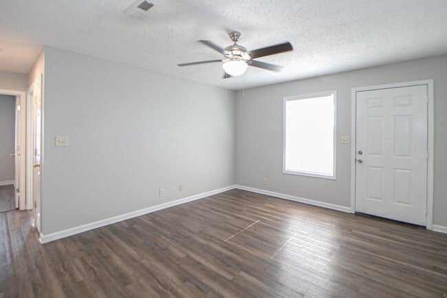 Photo - 145 Darlene Dr Unit H