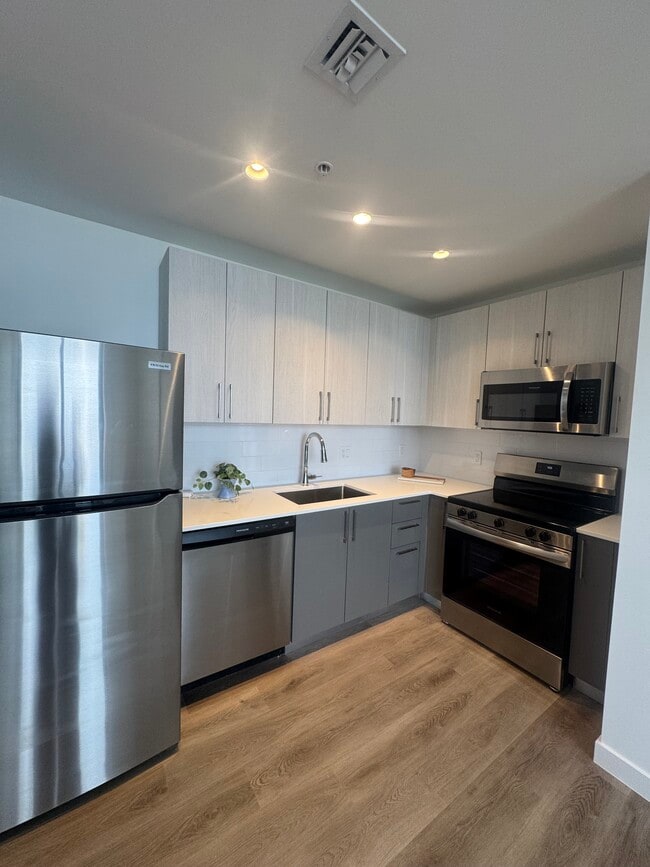 Photo - 253 NE 2nd St Unidad 2259