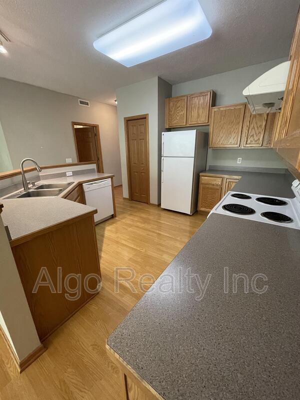 Photo - 1694 Oakbrooke Ct