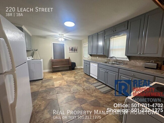 Photo - 220 Leach St