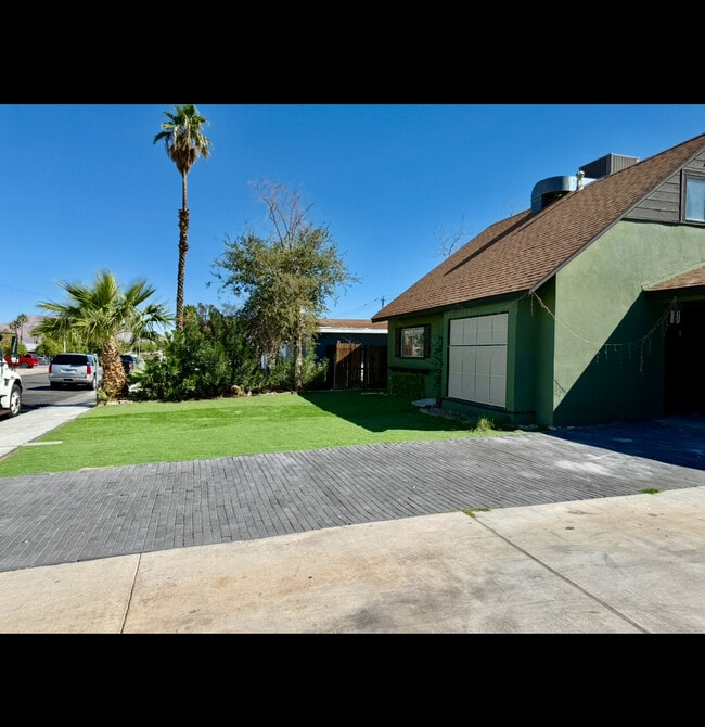 Photo - 2004 Howard Ave