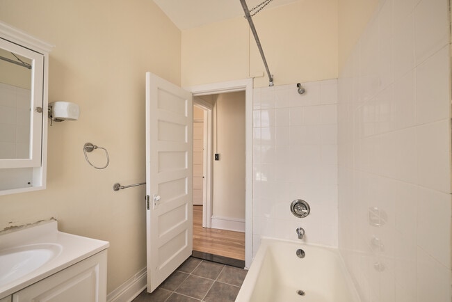 Sample Bathroom - 4B