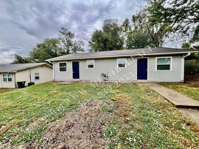 Photo - Like New 2 Bed 1 Bath Duplex in Grandview-...