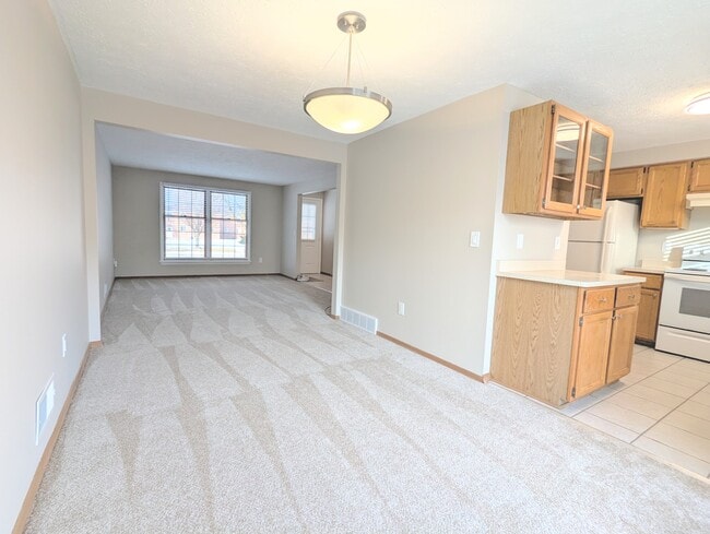 Photo - 289 Deerhurst Ln