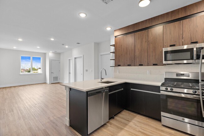 Building Photo - 533 61st St Unit 403