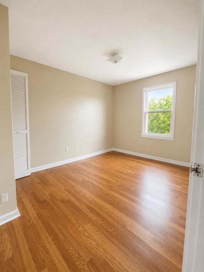 Photo - 207 Wakefield Pl