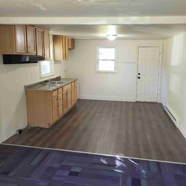 Photo - 1590 Reeder Ave