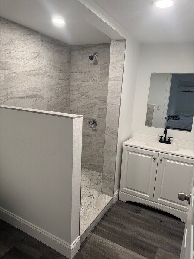 4901 E Hanna Ave Unit 4