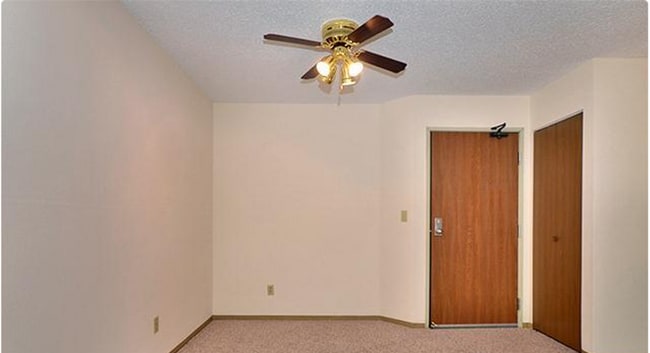 Photo - The Grove of White Bear Lake