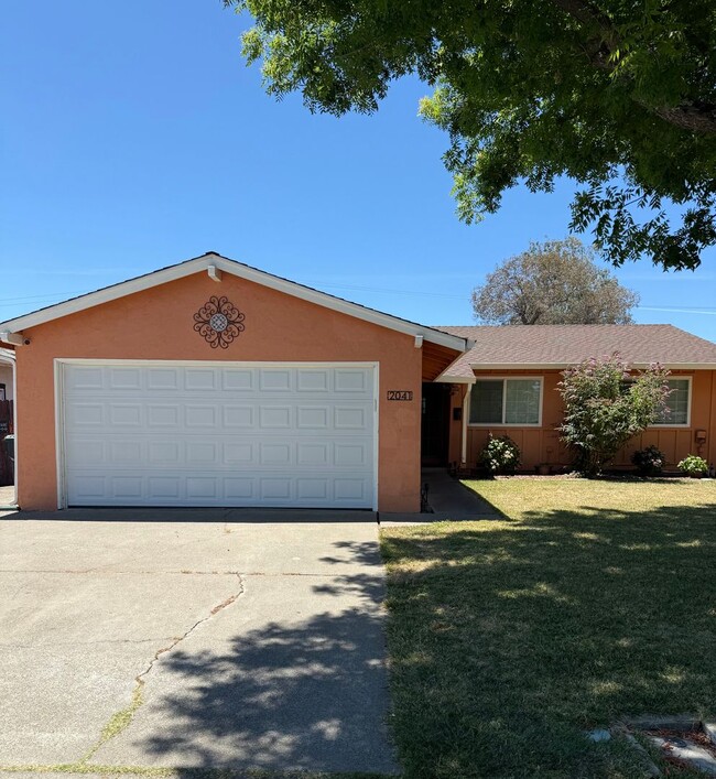 Building Photo - *Beautifully Updated 4 Bedroom, 2 Bathroom Home in Fairfield!*
