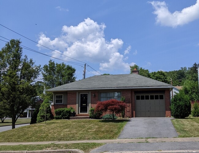 Photo - 1 Grampian Blvd House
