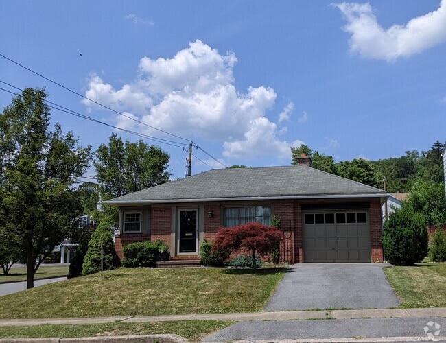 Building Photo - 1 Grampian Blvd Rental