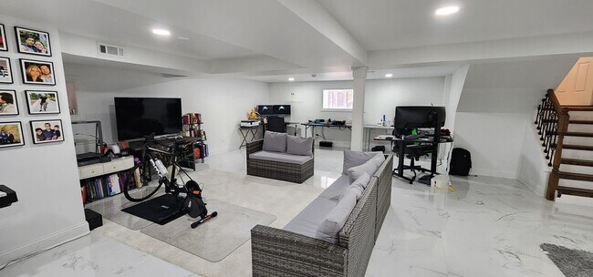 Photo - 6236 N Francisco Ave