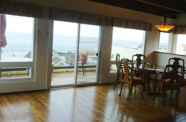 Upper deck and dining rm - 7103 Rindge Ave