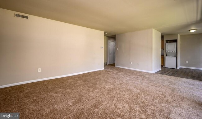 Building Photo - 7147 Donnell Pl Unit B