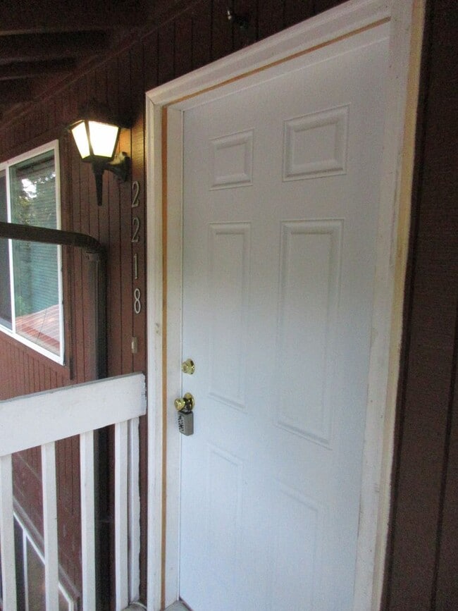 Building Photo - Large Two Bedroom with New Carpet! Unit 2218