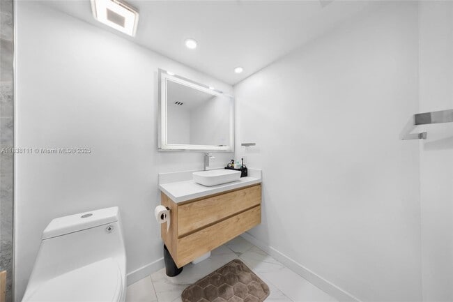 Building Photo - 7601 E Treasure Dr Unit 1422 Rental