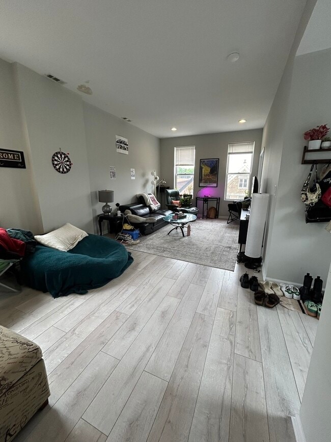 Photo - 2246 W Belden Ave Unit 3F,