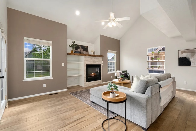 Photo - 2908 Des Moines Dr