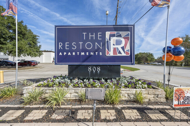 Photo - The Reston Apartments