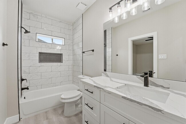Photo - 3107 Grassmere St