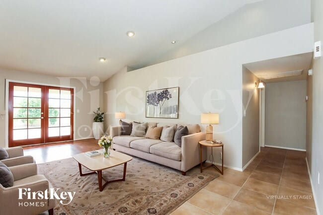 Photo - 4323 E Beck Ln