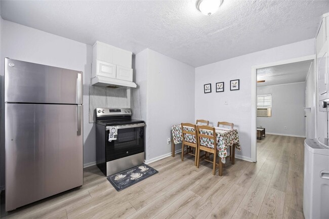 Photo - 6734 Burkett St. Unit 4