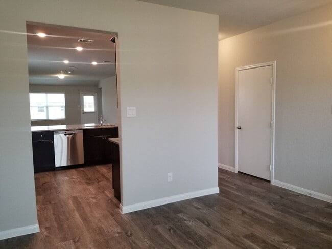 Photo - 6035 Akin Pl