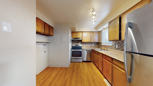 2BR/1.5BA Townhome - Applewood Gables Townhomes