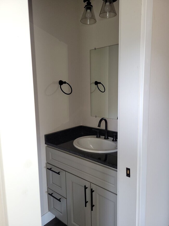 Photo - Modern 3 bedroom townhouse