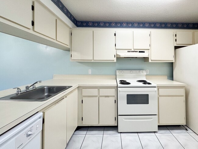 Photo - Spacious 1 bedroom 1 bathroom in DelRey Community!