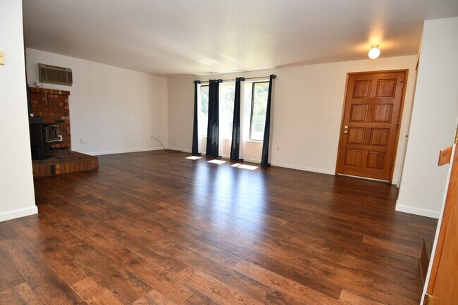 Photo - 936 SE Sharon Ave