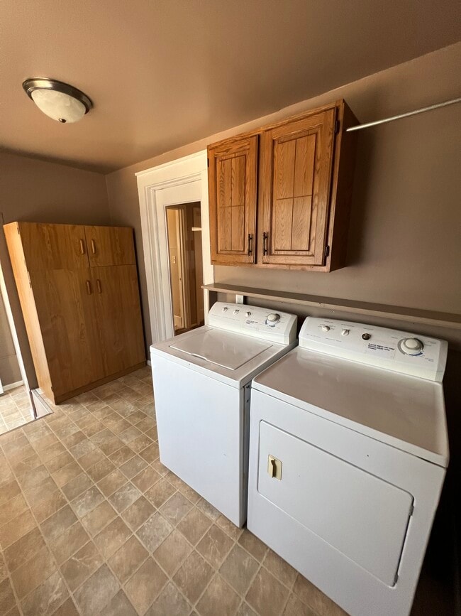 Photo - 2449 Ellis St