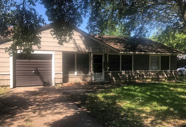 Building Photo - 3750 Graves Ave
