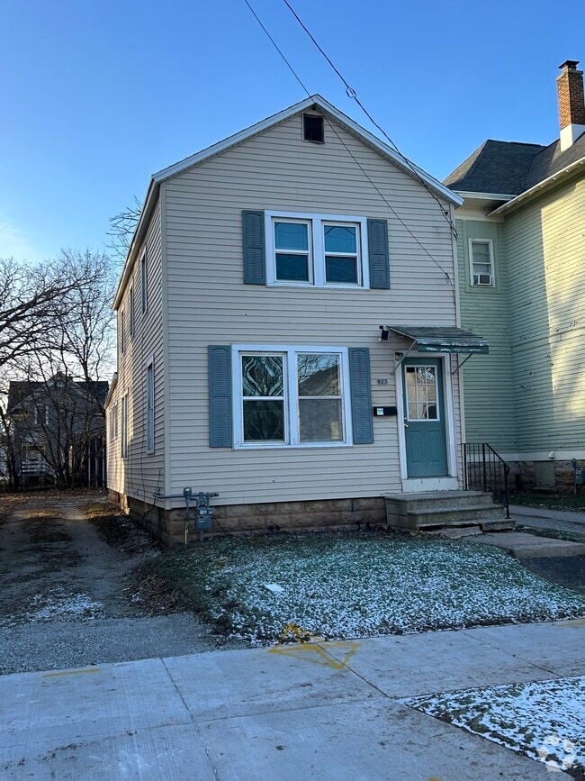Building Photo - 823 Cherry St Rental