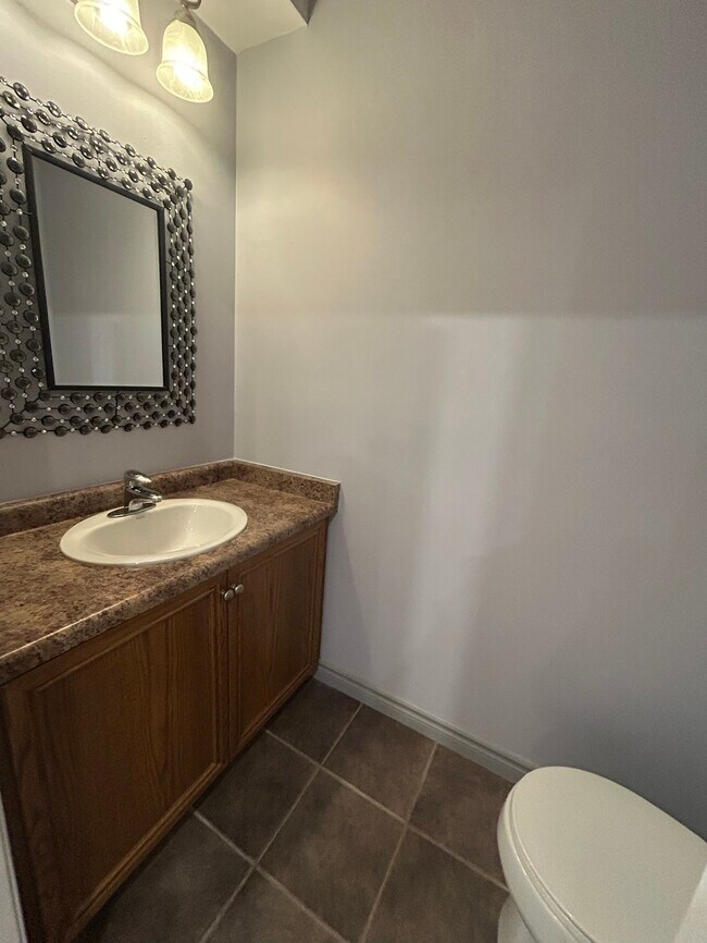 Photo - 2 BED - 2 BATH - HAMILTON - BASEMENT Unit 2