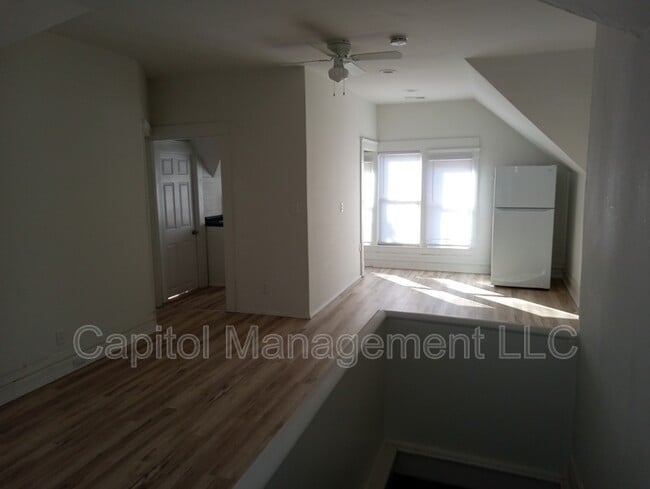 Photo - 323 W Saginaw St Unidad 3