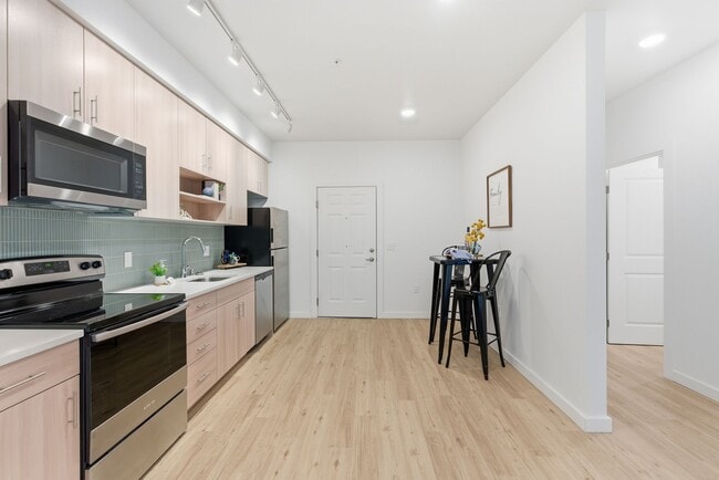District Lofts at Garland!!