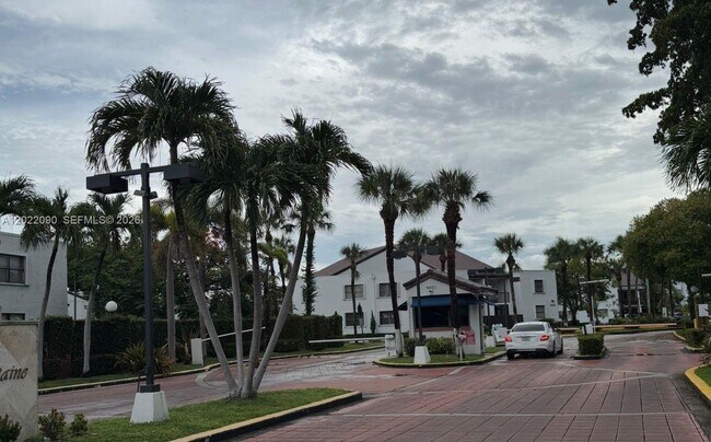 Photo - 9443 Fontainebleau Blvd Unidad 209