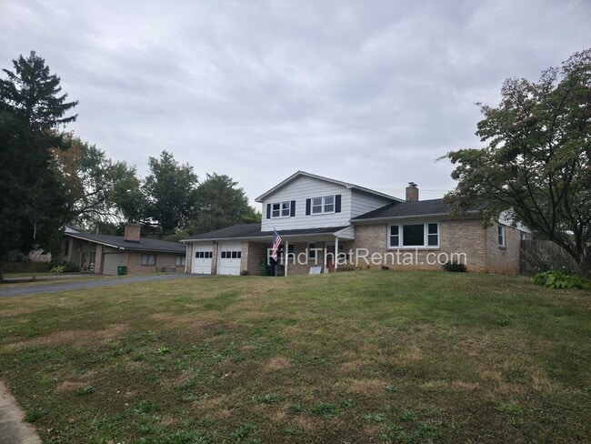 Photo - Available Immediately! Pet friendly, 2 car...