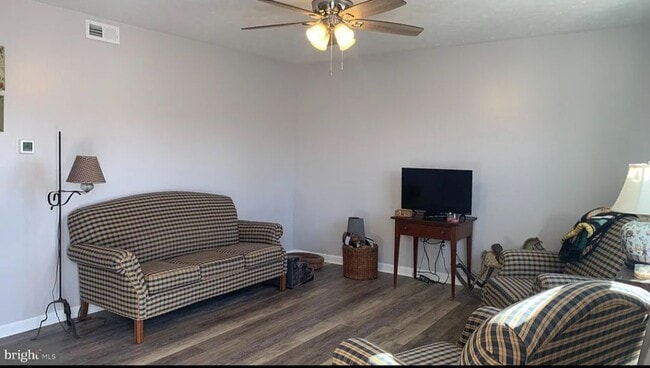 Photo - 1126 Wadewood Ct