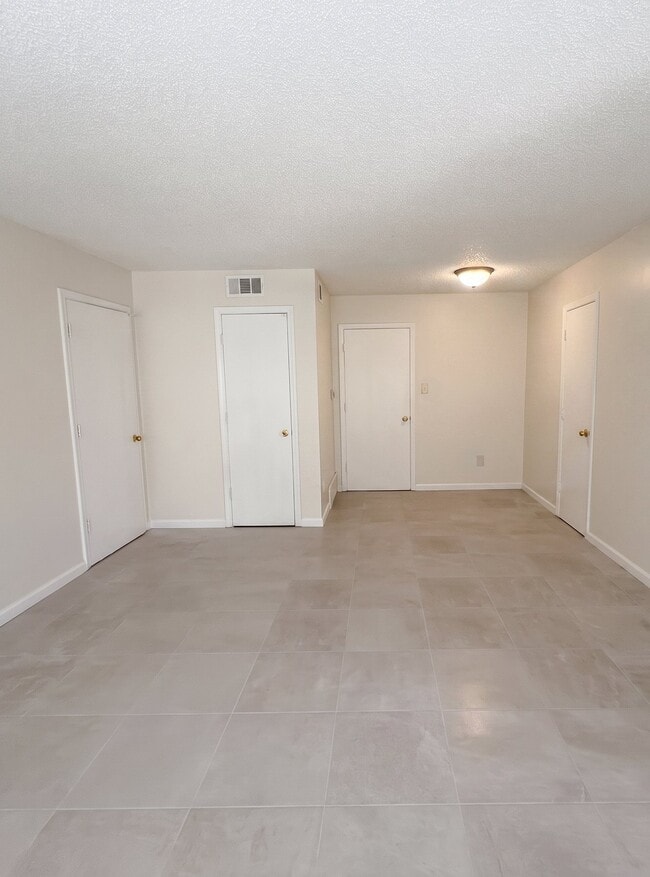 176 Hillview Ave Unit 2